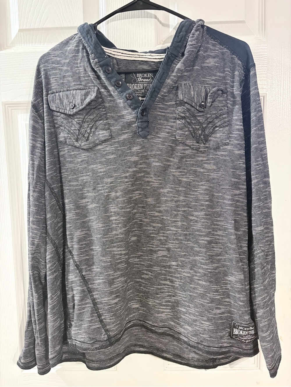 Broken Threads 1975 Men’s Large Gray Hooded Henley Pullover